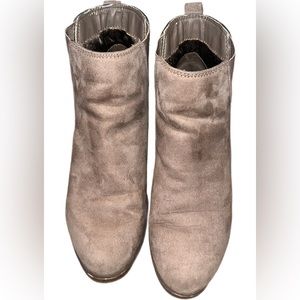 Madden Girl Taupe Hopper Booties Size 6.5M